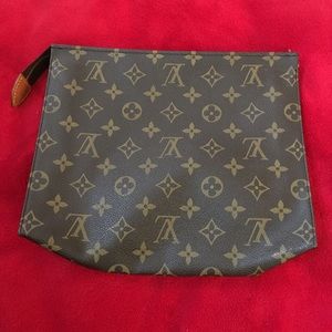 Louis Vuitton Monogram Toiletry 26